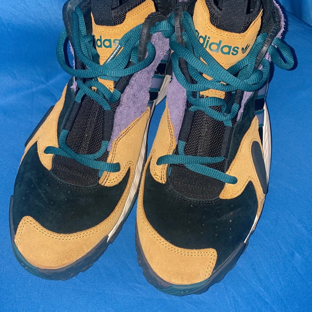 Vintage Adidas (Size 9 Men’s) :)